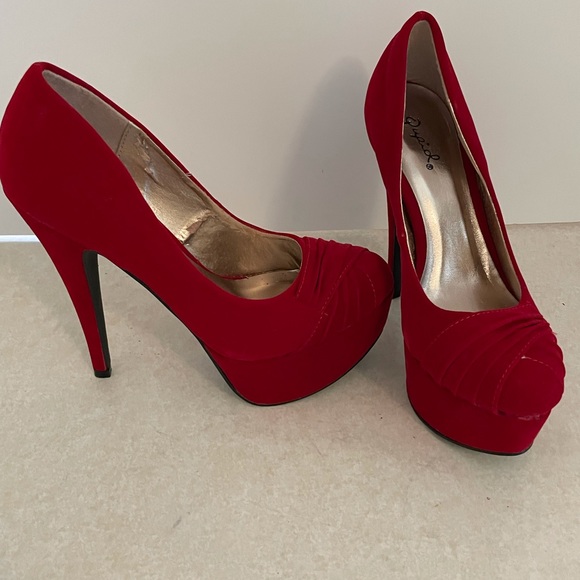 Qupid velvet platform stilettos Valentines ❤️🔥 - Picture 1 of 8